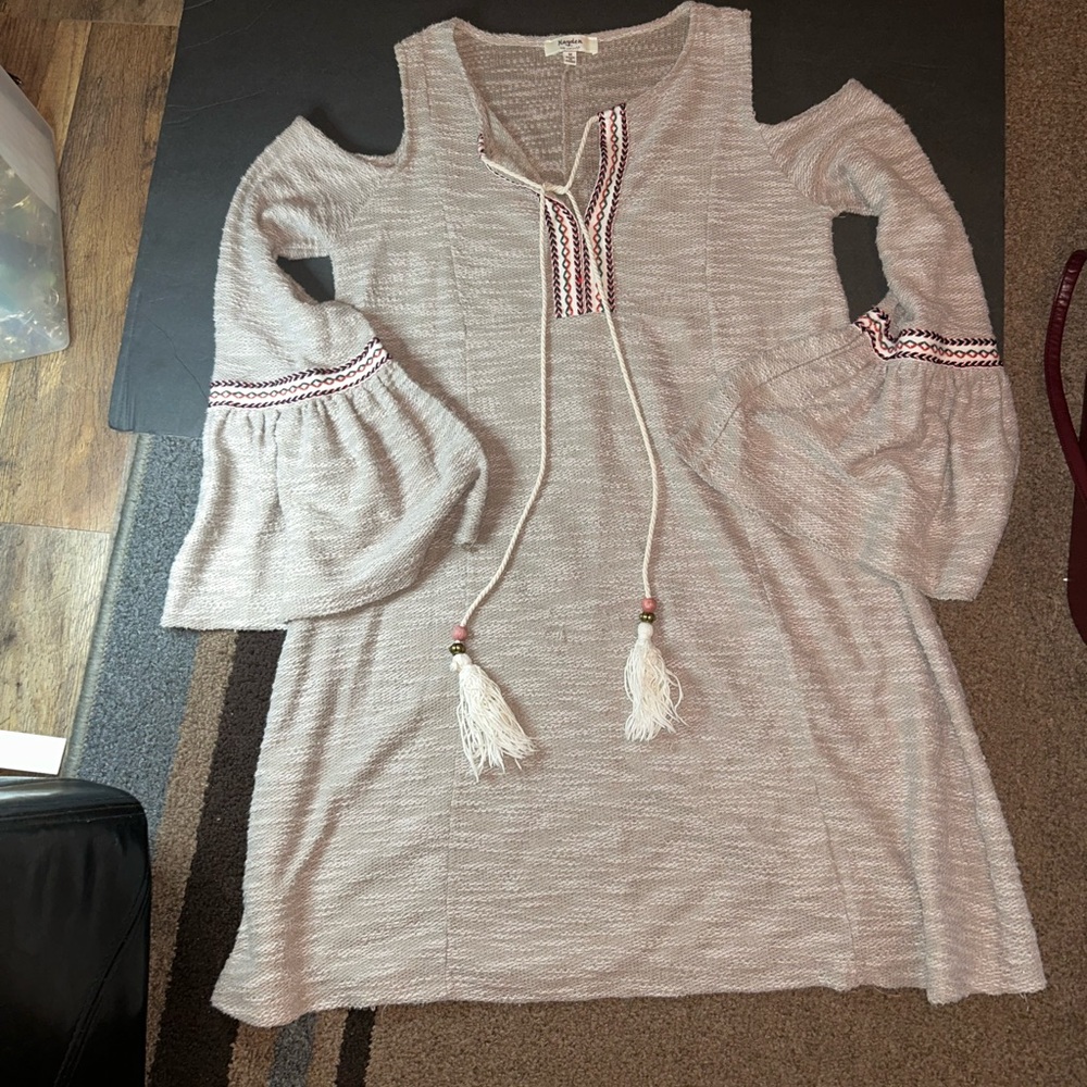 Hayden Los Angeles Dress Above Knee shoulder s out Flared Sleeves